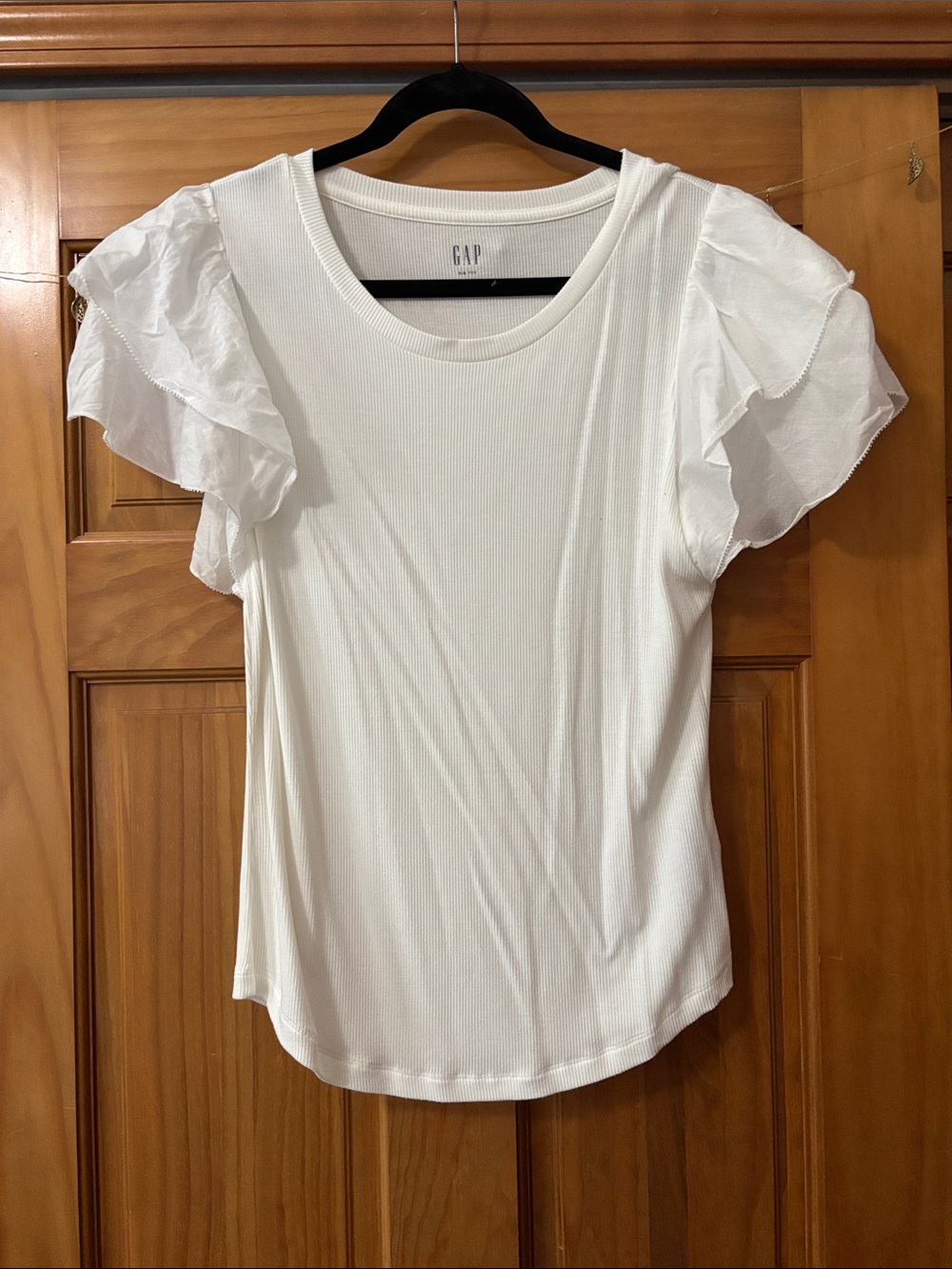 GAP White Ruffle Sleeve Ribbed Tee